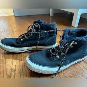 Black, furry lined converse high tops. Size 9.5.